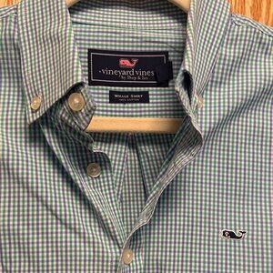 Vineyard Vines Teal and Purple Boys Whale Shirt. XL (18)

[94]